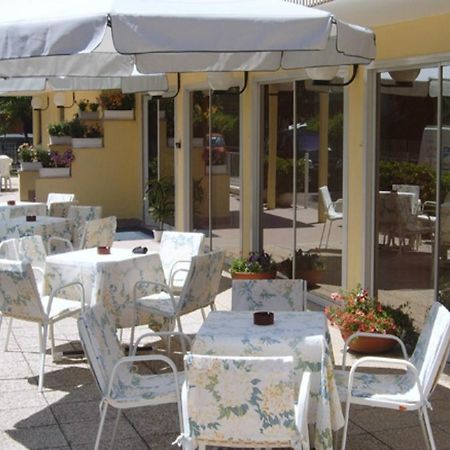 Hotel Montecarlo Nord Римини Экстерьер фото