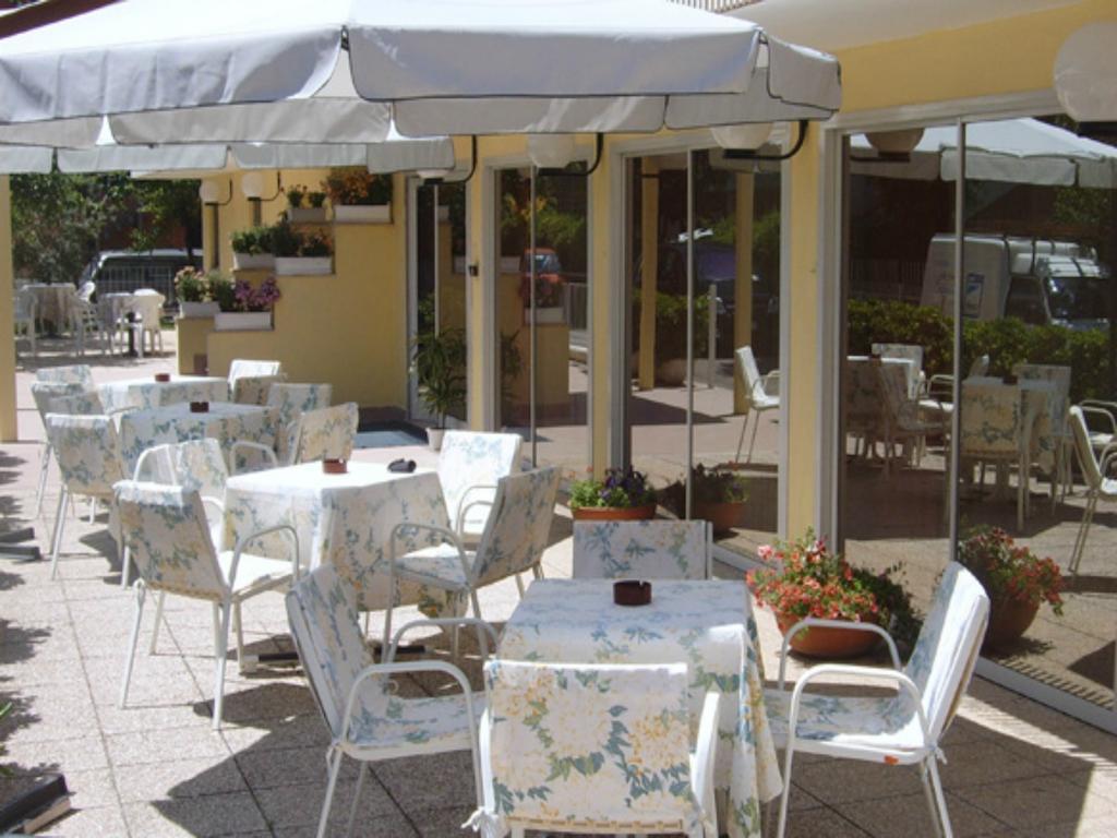 Hotel Montecarlo Nord Римини Экстерьер фото