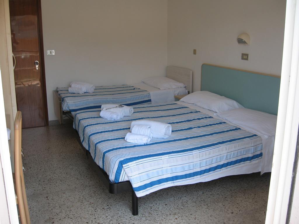 Hotel Montecarlo Nord Римини Экстерьер фото